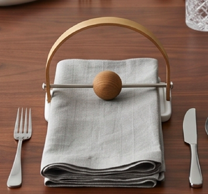 Porte-serviettes en bois nordique avec base en céramique et design boule en bois pour la décoration de table moderne et l'utilisation en cuisine - Product Image 4