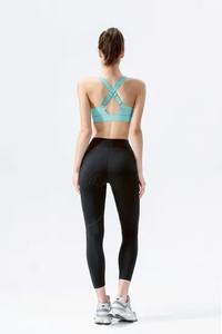 Top Deportivo Corto Personalizado de Doble Cara con Acabado Cepillado, Parte Delantera Sólida y Espalda Cruzada, Transpirable, de Spandex/Nylon, con Cintura Elástica y Tirantes Halter - Product Image 5