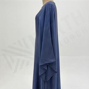 Abaya classique à manches longues avec coupe simple, légère et confortable pour un usage quotidien ou pour des occasions spéciales - Product Image 3