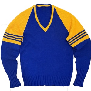 เสื้อคาร์ดิแกนไหมพรมอะคริลิคคุณภาพสูงแบบ OEM ยี่ห้อ Sigma Gamma Rho คอวี ปรับแต่งได้ สไตล์วินเทจ แฟชั่นฤดูหนาว สำหรับชมรมนักศึกษา - Product Image 1