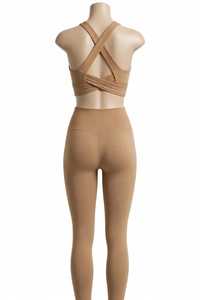 Conjunto de Yoga con Top Deportivo Cruzado en la Espalda y Leggings Beige de Poliamida de Cintura Alta con Relleno Extraíble - Product Image 2