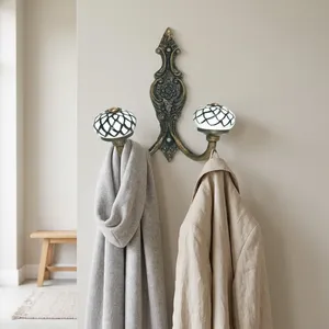 Porte-manteau mural multifonctionnel vintage en fonte écologique avec globes en céramique et double crochet pour entrée, salle de bain, chambre - Product Image 5