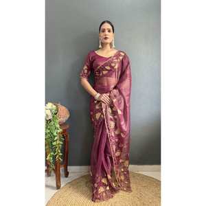 MONEDA DE ORO ATRACTIVA BORDADO DE SEDA ZARI Y TRABAJO DE PIEDRA LISTO PARA USAR SAREE CON BLUSA DESCOSTADA VINO - Product Image 1