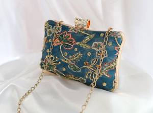Sac à bijoux fait main au design le plus récent, brodé de perles de rocaille, sac de rangement personnalisable en couleur pour femmes et jeunes filles - Product Image 6