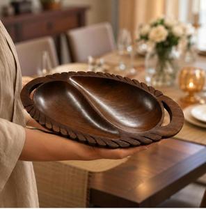 Bandeja Redonda de Madera para Servir y Almacenar, Bordes Tallados, Acabado Pulido, Diseño Moderno, Apta para Lavavajillas, Uso en Mesa, Un Compartimento, 2 cm de Grosor - Product Image 2