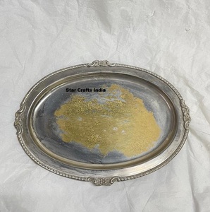 Plateau de service vintage en laiton avec bordure décorative embossée, plat décoratif traditionnel en laiton pour mariage et table à manger - Product Image 3