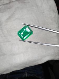 Émeraude octogonale naturelle de 4,91 carats, vert feuille riche, pierre précieuse non montée, provenant de Zambie - Product Image 4