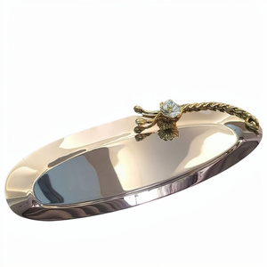 Plateaux décoratifs ovales en laiton et acier inoxydable avec poignées latérales, motif floral, pour la maison, l'hôtel, le restaurant, plaqués argent - Product Image 1