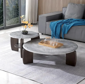 Des plateaux en marbre luxueux se font face à des bases en métal doré dans cette collection d'ensembles imbriqués. Un élément décoratif chic, disponible à prix de gros. - Product Image 4