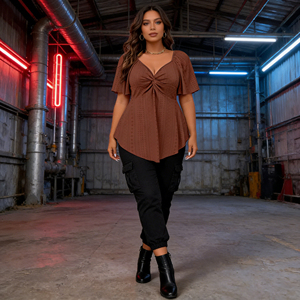 Oferta especial en Temu: Blusa marrón para mujer de talla grande, con cuello en V, manga corta, dobladillo asimétrico, estilo túnica informal para el día a día. - Product Image 1