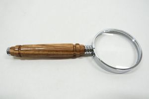 Lupa de mano premium de madera con mango de madera para leer periódicos y revistas - Product Image 2