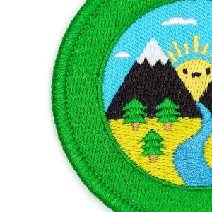 Patch brodé personnalisé fabriqué au Pakistan, à coudre ou à thermocoller sur les vêtements. - Product Image 4