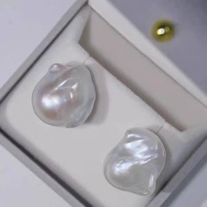 Boucles d'oreilles en perles d'eau douce baroques de 15-16 mm, bijoux à grosses perles irrégulières - Product Image 2