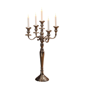 Candelabro de metal plateado de lujo con 5 brazos para centros de mesa en eventos de boda, portavelas cónicos de aluminio pulido hechos a mano, en oferta. - Product Image 4