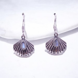 Boucles d'oreilles pendantes élégantes en argent sterling 925, design bohème tendance pour femmes, boucles d'oreilles pendantes stylées à prix de gros. - Product Image 4