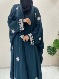 Abaya longue pour femme style Dubaï, respirante, anti-boulochage, en polyester, faite à la main, ornée de sequins et de perles, col en V, manches longues, pour la prière islamique de l'Aïd - Product Image 2