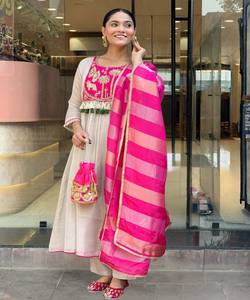 Conjunto de ropa festiva de algodón de lujo con bordado de lentejuelas y tejido, top, pantalón y dupatta, en stock, lo último en diseño, prenda étnica, rosa - Product Image 2