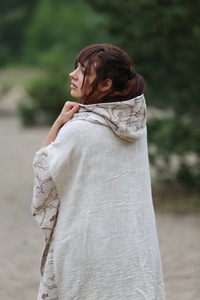 Kimono Poncho Unisex Bohemio con Capucha, Diseño Geométrico, 100% Algodón, Transpirable, Ligero, Holgado, para Playa o Festival - Product Image 5