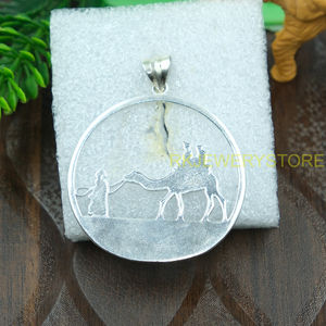 Collar con Colgante de Caravana del Desierto de Camellos en Plata de Ley 925, Hecho a Mano, Silueta Árabe, Amuleto Redondo, Joyería Nómada de Oriente Medio, Regalo - Product Image 3