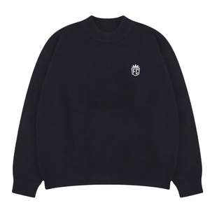 Pull en tricot bleu marine, coton doux de qualité supérieure, design ajusté confortable pour une tenue décontractée et élégante toute la journée - Product Image 1