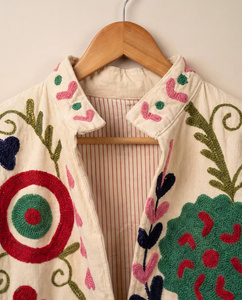 Chaqueta Bomber Suzani Hecha a Mano MONIT MARKETING, Bordada a Mano con Diseño Floral Boho, 100% Algodón Transpirable, Otoño Invierno - Product Image 3