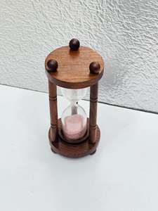 Reloj de Arena de Madera Hecho a Mano de 5.5'' con Arena Rosa |   Decoración Rústica de Mesa con Diseño de Cruz de Ángel para Navidad y Cumpleaños - Product Image 4