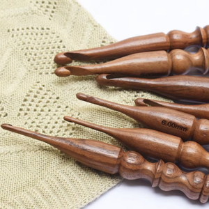 Ganchos de Crochet de Madera de Primera Calidad, Cómodos y Ligeros, Perfectos para Manualidades y Expertos en Tejido - Product Image 1