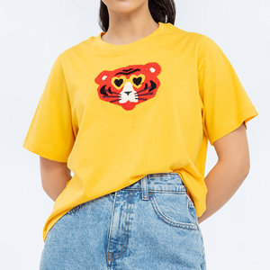 Camiseta de Cuello Alto Amarilla para Mujer, Jersey con Estampado de Personajes Bordados, Corte Regular, Transpirable, Largo Medio, Informal, Primavera Verano - Product Image 5