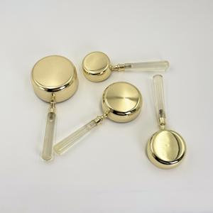 Offre Spéciale – Ensemble de 4 Tasses à Mesurer en Acier Inoxydable de Haute Qualité, Finition Dorée avec Poignée en Résine Transparente – Outils de Pâtisserie à Faible MOQ - Product Image 3