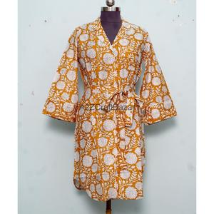 เสื้อเชิ้ตยาวสไตล์กิโมโนสำหรับผู้หญิง ผ้าฝ้ายแท้ 100% ลายดอกไม้ คอวี แขนสามส่วน ทรงเข้ารูป ติดกระดุมด้านหน้า - Product Image 4