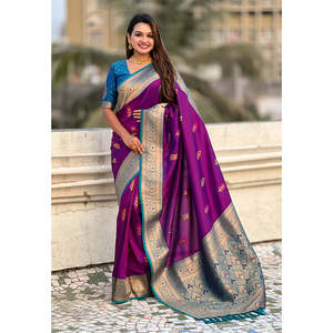 Sari de Seda Suave Color Vino con Tejido Floral Elite Weaves, Meenakari y Zari, Prenda Tradicional Elegante - Product Image 5