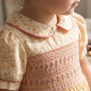 Robe pour filles, personnalisée, géométrique, ODM OEM, en coton bouffant jaune, élégante, prix d'usine, broderie smockée à la main, respirante, mignonne - Product Image 3