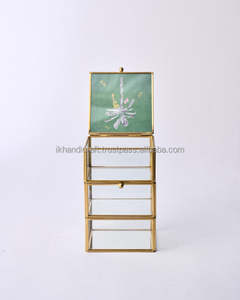 Vente en gros Boîte à bijoux rectangulaire en laiton moderne en verre 3 compartiments Organisateur de rangement Slick Swaying Palm Inspiration Metal - Product Image 4