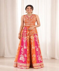 Lehenga Choli traditionnel indien en satin de soie, broderie florale, orange rose, sans plis, longueur ras du sol, tenue de mariage, ethnique pour femme - Product Image 1