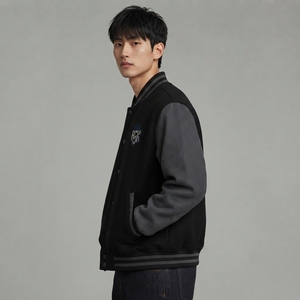 Veste varsity tendance conçue pour une liberté de mouvement confortable, avec une texture premium et un style intemporel pour un look urbain quotidien. - Product Image 2