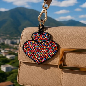 Llavero de cuentas de semillas hecho a mano, elegante adorno para bolso, regalo artesanal, llavero de cuentas de semillas coloridas, accesorio de bolso hecho a mano, regalo - Product Image 4