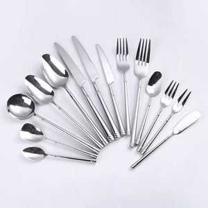 Ensemble de couverts personnalisés de créateur, les plus vendus, finition argentée, pour les cérémonies de mariage et les fêtes, objet décoratif - Product Image 2