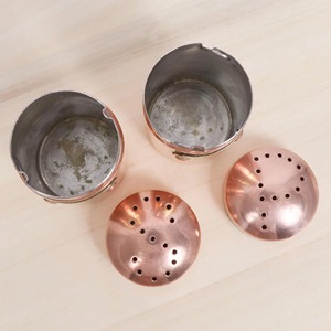 Salières et poivrières en cuivre, parfaites pour les repas en plein air et les pique-niques, ensemble d'assaisonnements compact et facile à transporter, provenant d'Inde. - Product Image 4