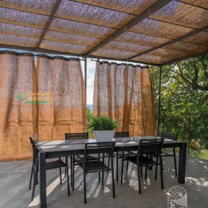 Persiana Enrollable de Fibra de Coco Tejida ECO2GO VIETNAM, Color Marrón Rústico, para Terraza de Villa y Pabellón de Jardín - Product Image 6