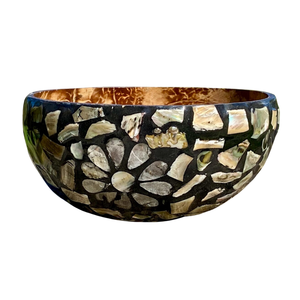 Cuenco de Coco Lacado Estilo Boho-Chic - Decoración Interior con Incrustaciones de Conchas Marinas - Hecho a Mano en Vietnam - Product Image 2