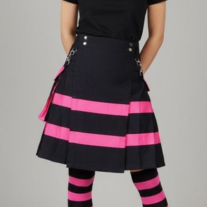 Kilt hybride moderne en tartan plissé en coton avec poches cargo amovibles, sangles latérales, boucles et anneaux - Product Image 1