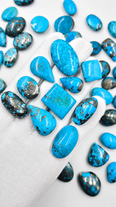Cabochon ovale en turquoise naturelle véritable de qualité supérieure, très demandé, pierre brute polie bleu-blanc pour la fabrication de bijoux - Product Image 6