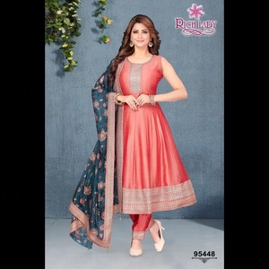 Dernier Costume Traditionnel Ethnique Sophistiqué pour Femme avec Floral Dupatta - Product Image 1