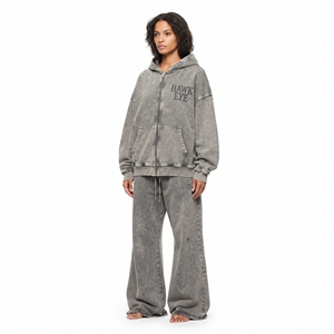 Ensemble deux pièces streetwear pour femme : sweat à capuche gris en molleton de coton délavé à l'acide, coupe décontractée, et pantalon jogger évasé à jambe large - Product Image 5
