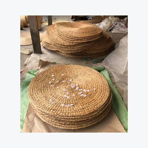 Tapis et set de table en jacinthe d'eau faits à la main par Vigifarm avec des matériaux 100% naturels pour les articles ménagers - Product Image 1