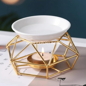 Lampe à parfum en laiton géométrique avec plat en céramique blanche pour diffuseur d'huiles essentielles, brûleur d'encens aromatique, finition dorée - Product Image 2
