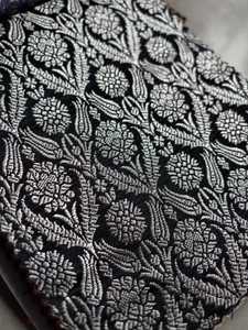 Tissu brocart floral noir et argenté, tissé jacquard - Product Image 2