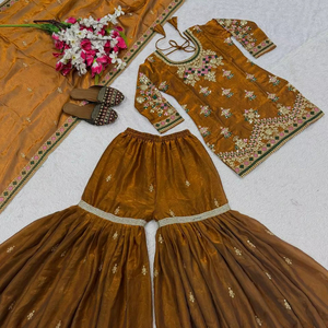 Ensemble ethnique pour femme en soie Fandy lourde avec haut orné de sequins de 5 mm et de broderies, manches longues, et ensemble assorti Sharara Palazzo et Dupatta - Product Image 1