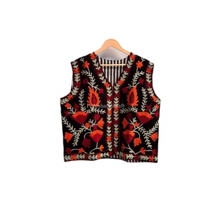 Chaleco de terciopelo indio Suzani, chaleco bordado a mano, chaleco unisex de invierno, chaleco bohemio hippie. - Product Image 1