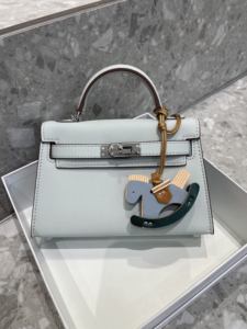 Sac messager pour femme en cuir véritable rétro fait main, fermeture éclair sécurisée, bandoulière, motif en losanges, décoration avec logo - Product Image 1